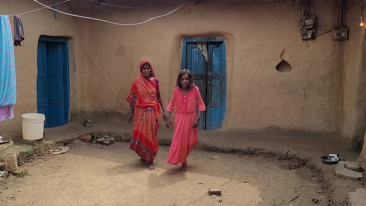 Jamui news : वायरल गर्ल सीमा पढ़ाई से हो गयी दूर, डीएम बोले- स्कूल नहीं छूटने देंगे...