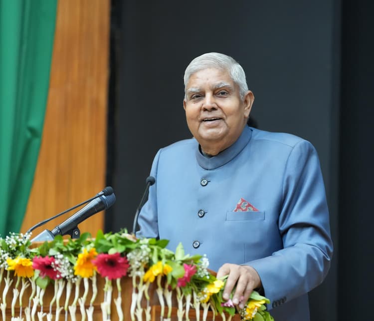 DU: विकसित भारत का लक्ष्य बिना महिला भागीदारी के नहीं है संभव: उपराष्ट्रपति