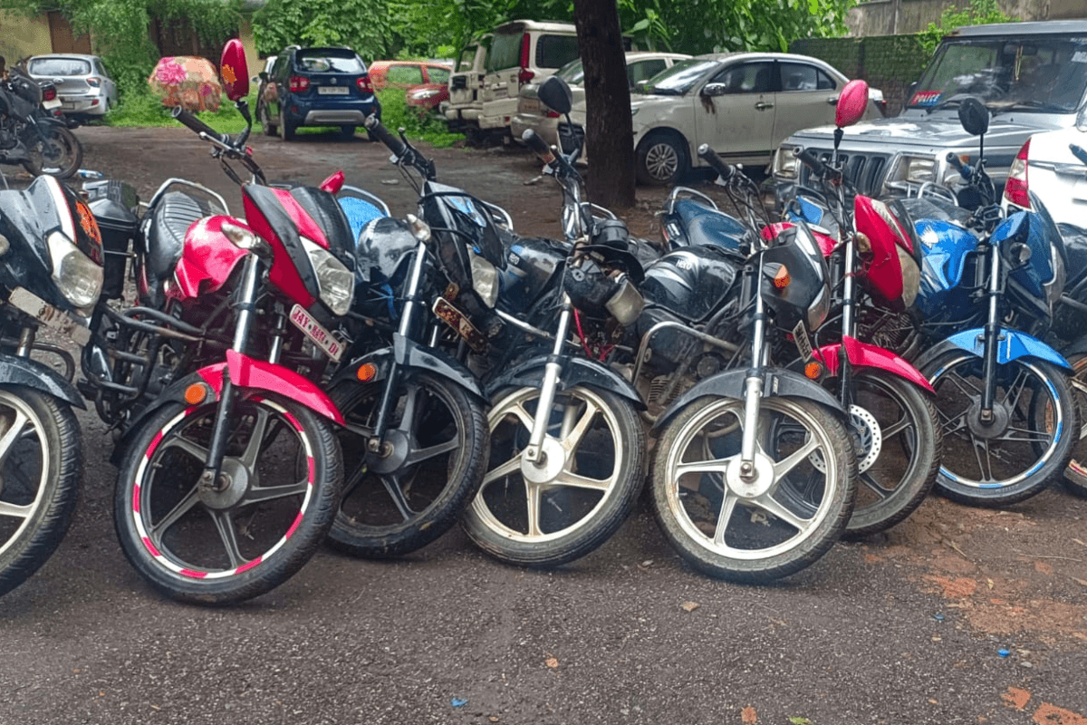 कोडरमा पुलिस की बड़ी कार्रवाई, अंतरराज्यीय बाइक चोर गिरोह का पर्दाफाश, चार आरोपी चढ़े पुलिस के हत्थे