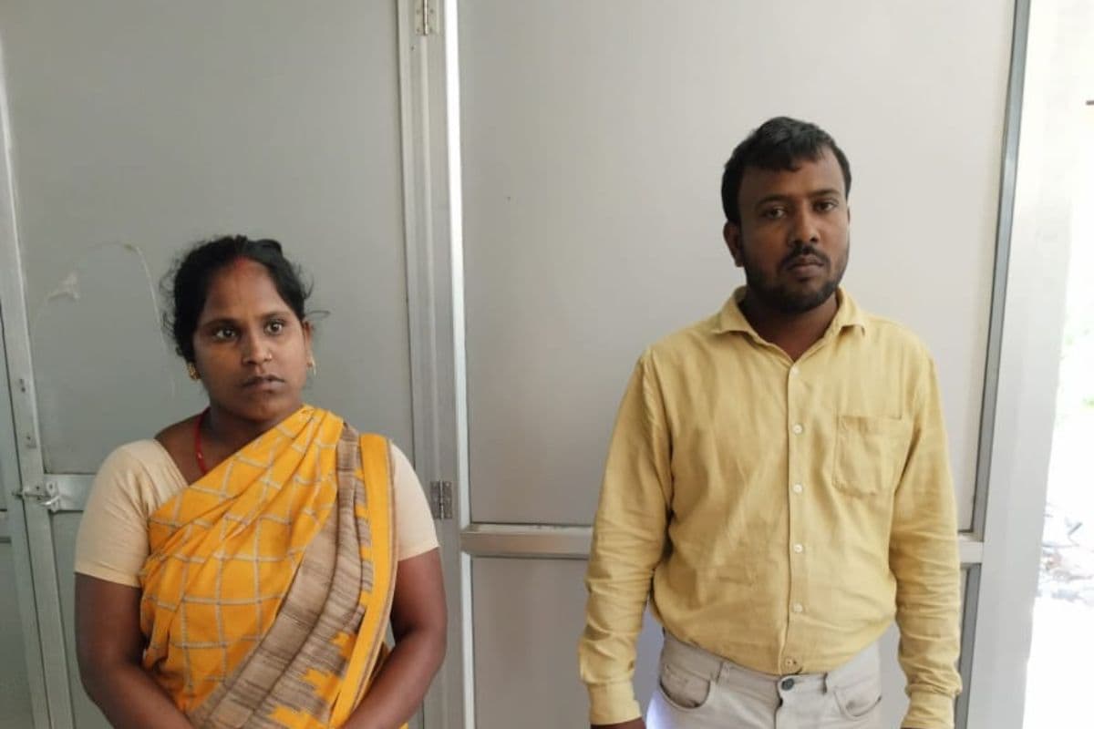 ACB Trap: हजारीबाग से पति के साथ मुखिया 25 हजार रिश्वत लेते गिरफ्तार, एसीबी ने ऐसे दबोचा