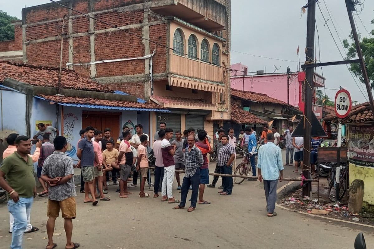 खरसावां में तेज रफ्तार कार ने एक को मारी टक्कर, मौत, विरोध में सड़क जाम