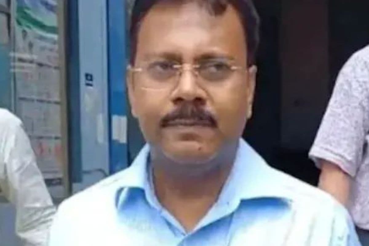 आरजी कर मेडिकल अस्पताल के पूर्व प्रिंसिपल संदीप घोष पूछताछ के लिए पहुंचे CBI दफ्तर, कल पड़ा था छापा