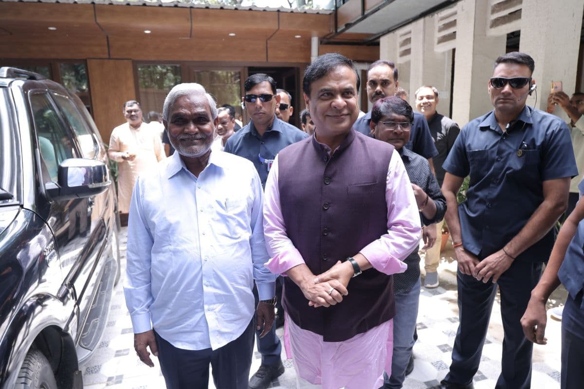 चंपाई सोरेन से मिलने पहुंचे हिमंता बिस्वा सरमा, असम आने का दिया न्योता, ''एक्स'' हैंडल का वॉलपेपर भी बदला