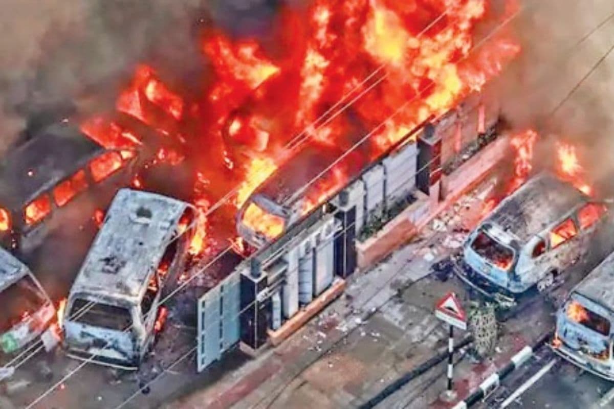 Bangladesh Protest: आंदोलन की वजह से बीते दो महीने में 300 की हो चुकी है मौत, 1000 करोड़ रुपये नुकसान