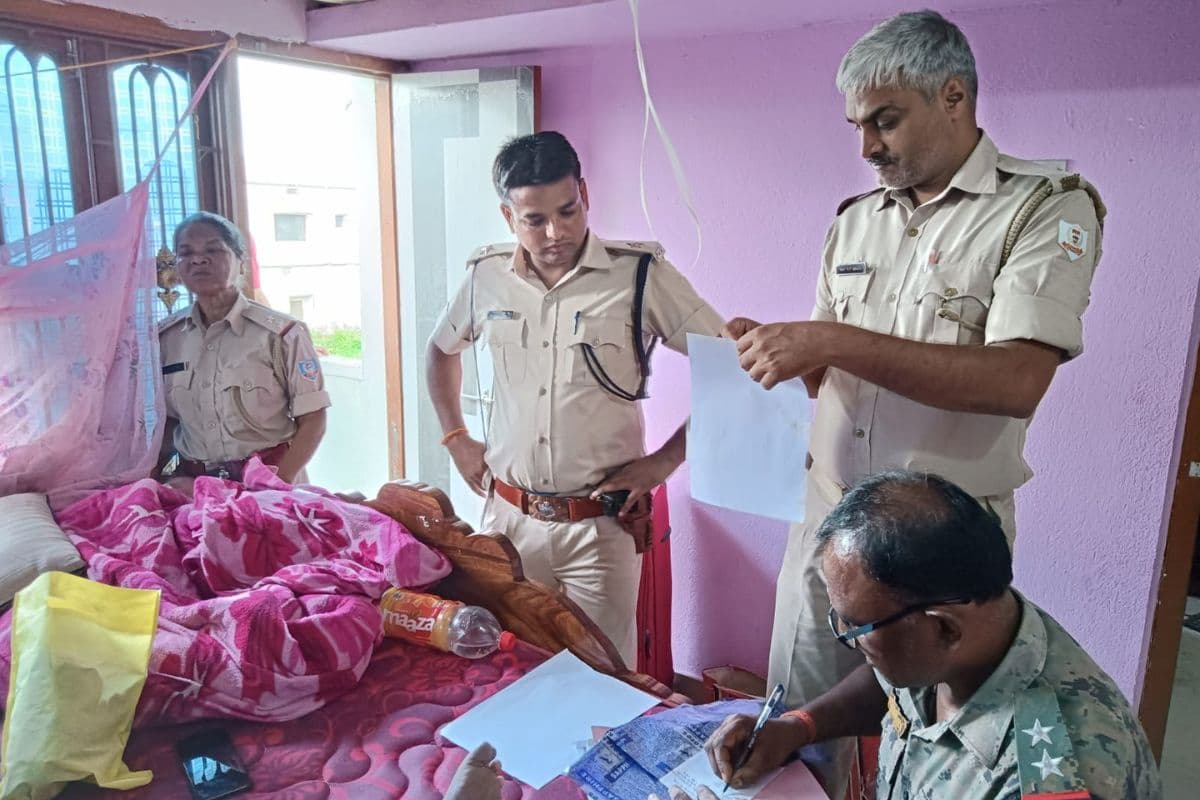 कोडरमा में गर्भवती महिला ने फांसी लगाकर दे दी जान, परिजनों ने लगाया पति पर प्रताड़ना का आरोप