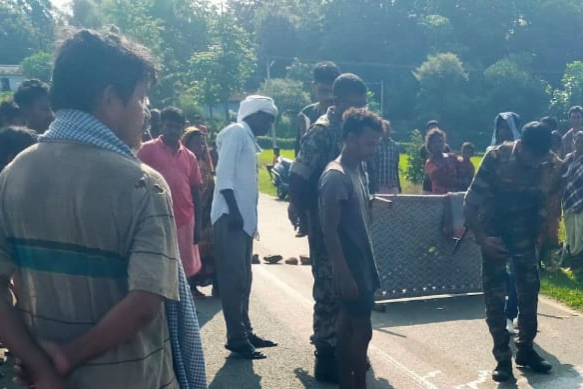 पश्चिमी सिंहभूम में धारदार हथियार से युवक की हत्या कर सड़क के बीचों बीच फेंका, जांच में जुटी पुलिस