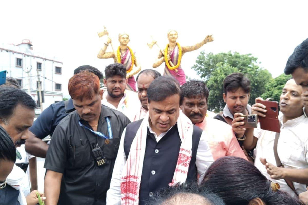 दुमका में बोले हिमंता विश्व सरमा- पाकुड़ की हालत खराब, मुझे गोपीनाथपुर जाने नहीं दे रही सरकार