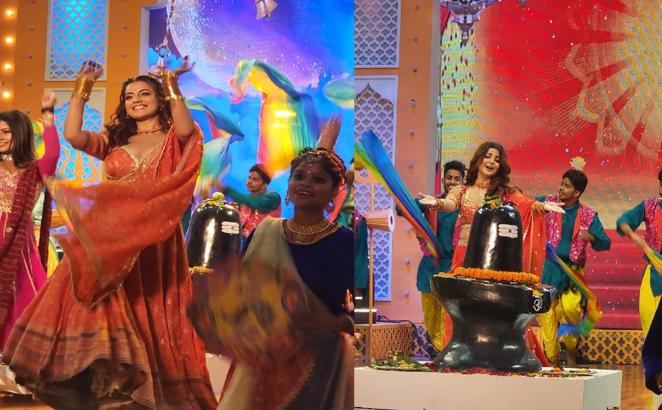 'ऐसा वर दो महादेव' गाने पर अक्षरा सिंह, आम्रपाली दुबे और अंजना सिंह के साथ झूमा पटना...