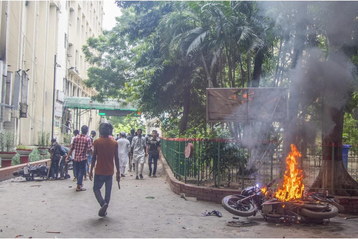 Bangladesh Protests: बांग्लादेश के राष्ट्रपति ने पूर्व पीएम खालिदा जिया की तुरंत रिहाई का दिया आदेश