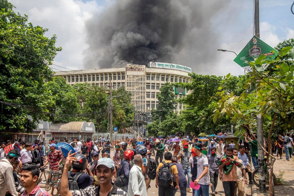 Bangladesh Violence: बांग्लादेश हिंसा से मालामाल हुआ मोहम्मद सुमन, ये काम कर हजारों की कमाई की