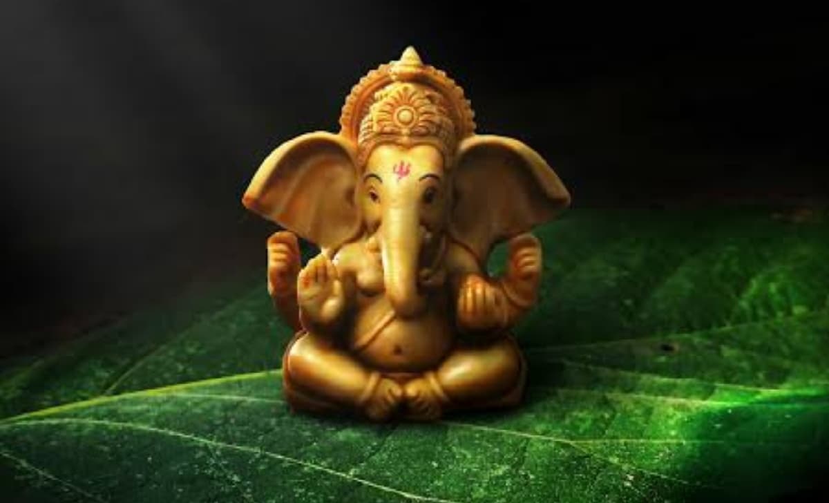 Best Ganesh Pandals in Mumbai: इस गणेश चतुर्थी विजिट करें मुंबई के ये मशहूर गणेश पंडाल, मिलेगा आशीर्वाद