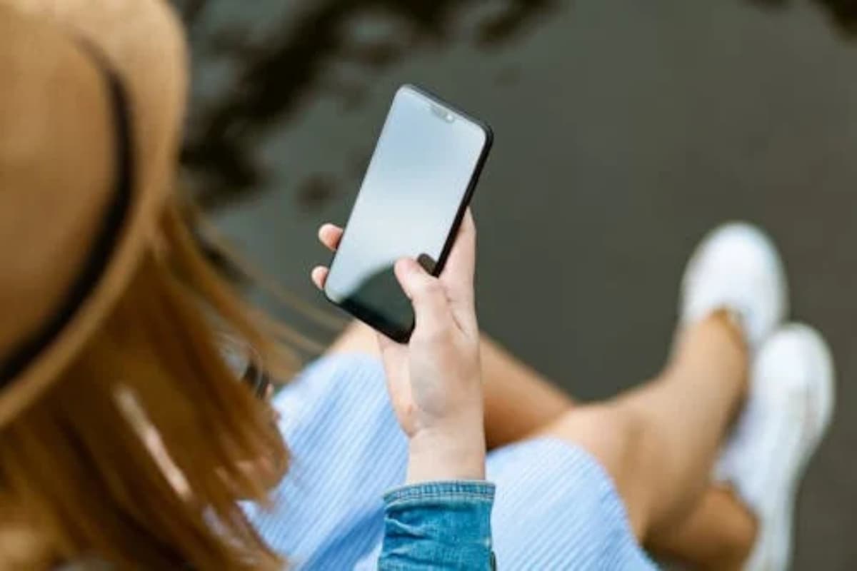 Tech Tips: अपने मोबाइल फोन की सिक्योरिटी ऐसे करें चाक-चौबंद, ये टिप्स करेंगे आपकी मदद
