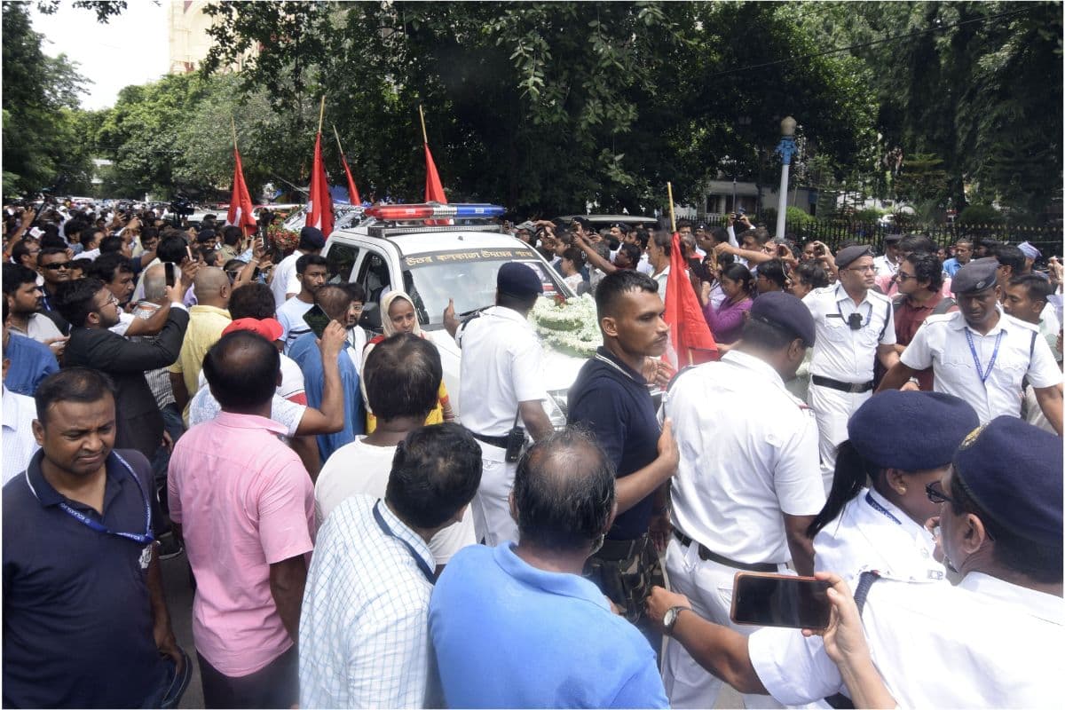 Buddhadeb Bhattacharjee : एनआरएस को सौंपा जायेगा बुद्धदेव भट्टाचार्य का पार्थिव शरीर