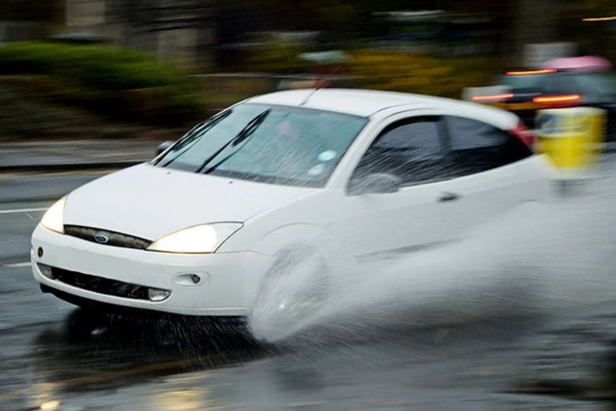 Monsoon Car Care Tips: बारिश में भी आपकी कार चलेगी सुपरफाइन, अपनाएं ये टिप्स