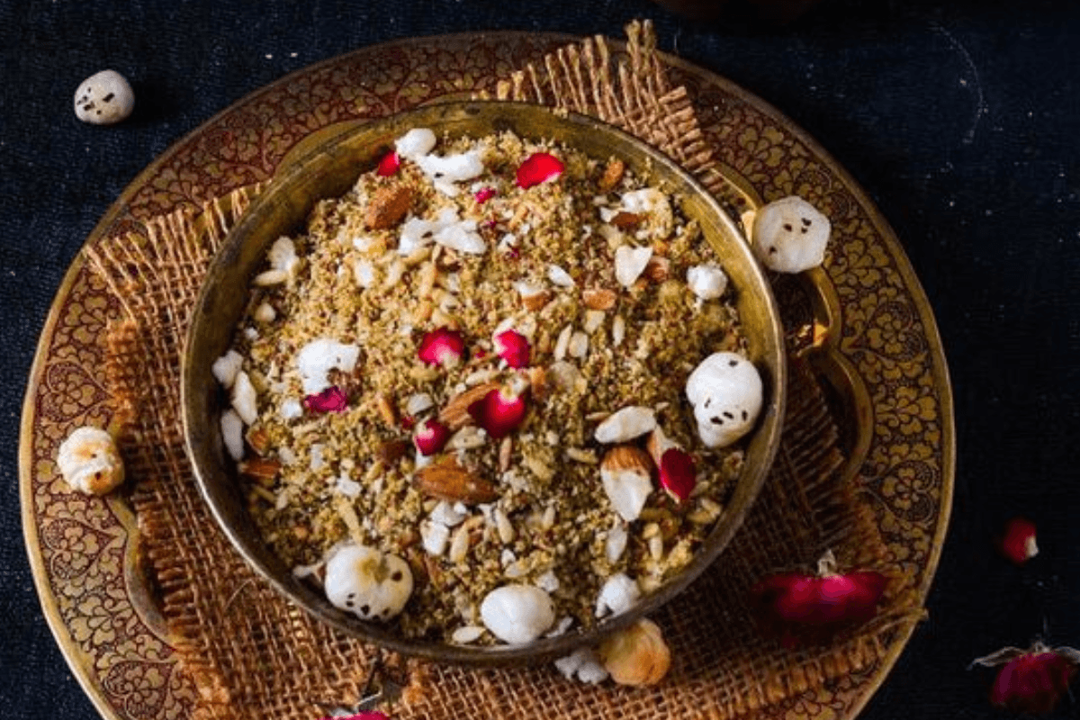 Dhaniya Panjiri Recipe: जन्माष्टमी पर विशेष रूप से बनाई जाती है धनिया पंजीरी, इसे बनाना है बेहद सरल