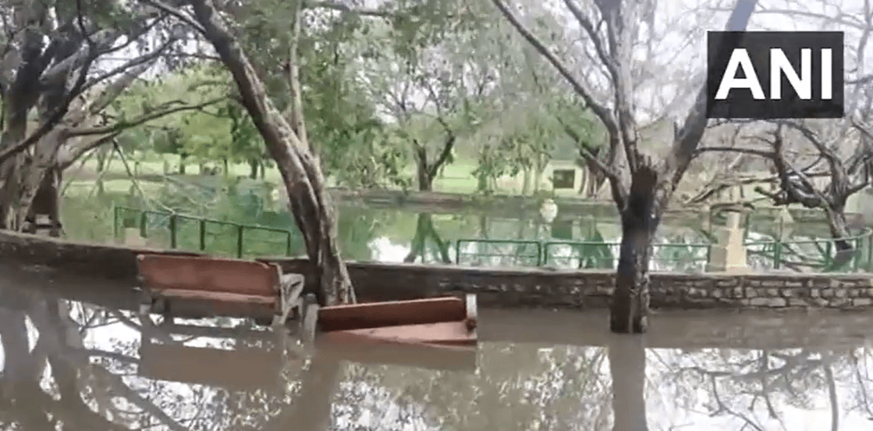Delhi Rain: दिल्ली में जानलेवा बनी बारिश, पार्क में पानी में डूबने से बच्चे की हुई मौत