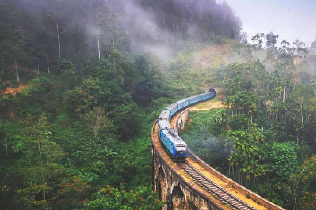 Foreign Trips : ट्रेन से जाएं विदेश, यहां से तो पैदल ही जा सकेंगे आप