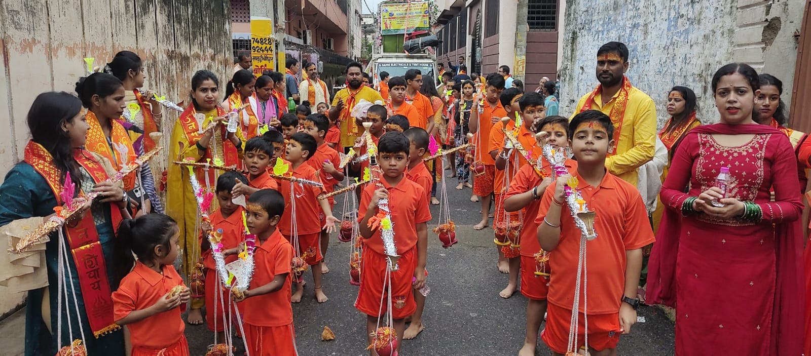 Sawan 2024: रांची में निकली बाल कांवर यात्रा, झामुमो सांसद महुआ माजी ने आरती उतारकर किया रवाना