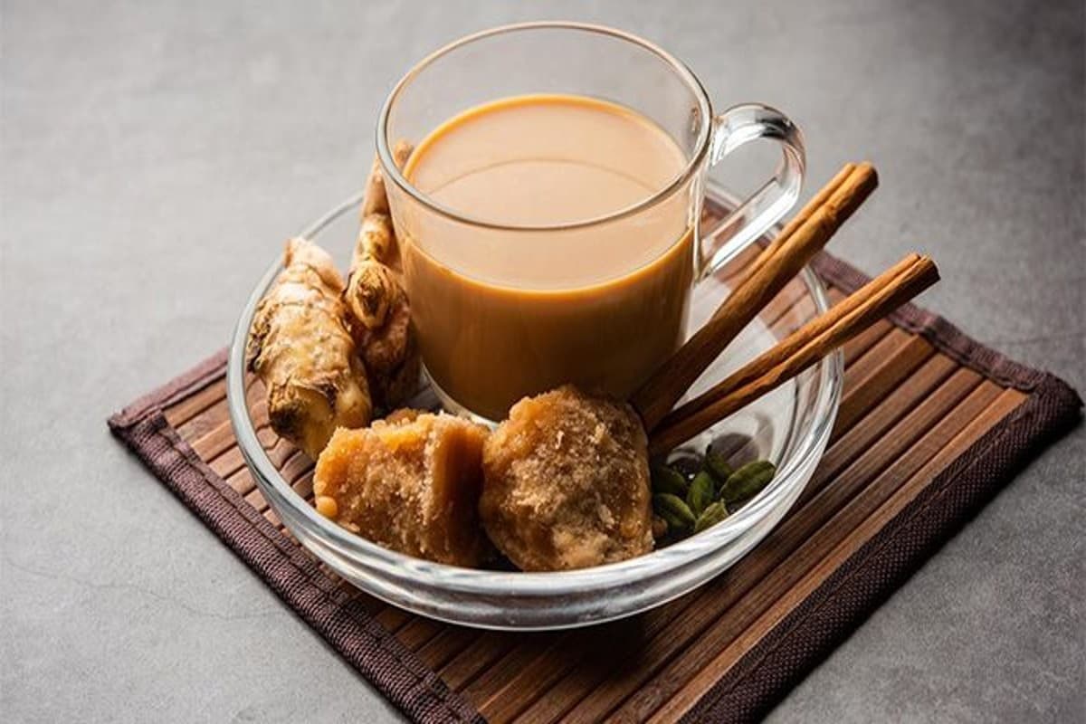 Jaggery Tea Benefits: गुड़ से बनी हुई चाय पीने के 7 फायदे