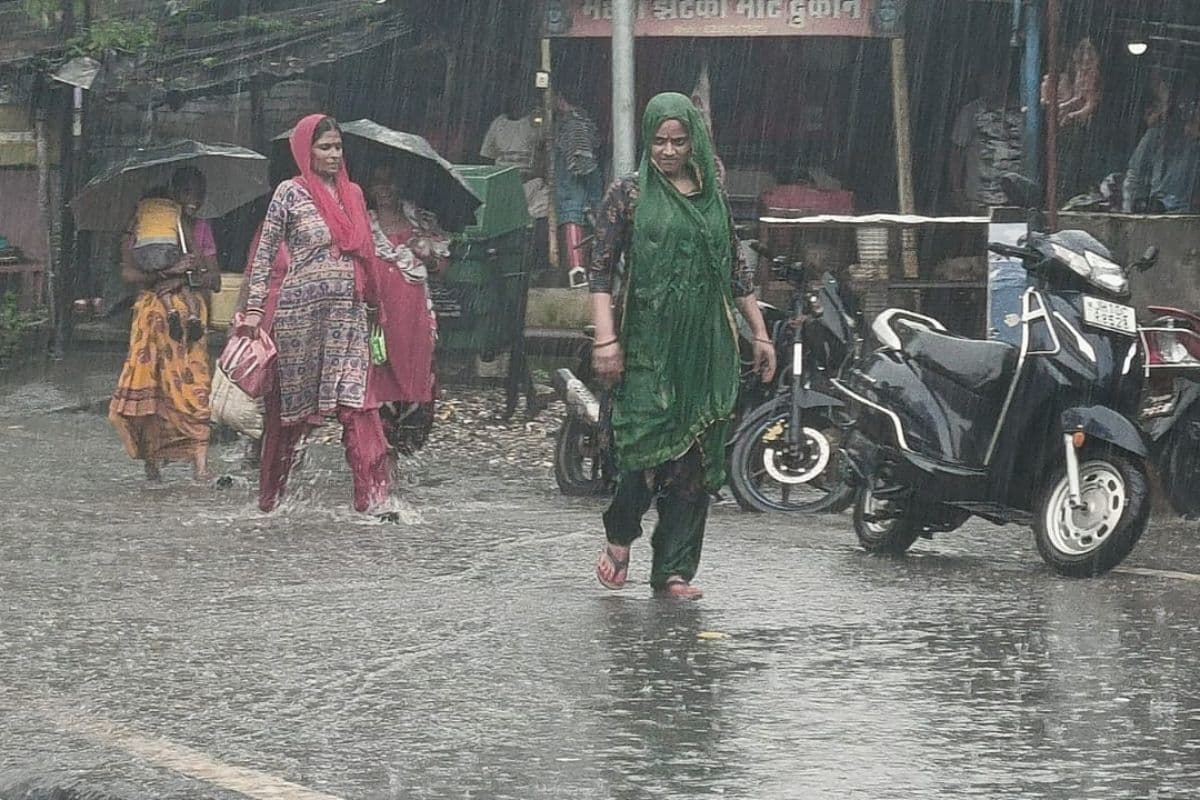Bengal Weather Forecast : अगले 48 घंटे में भारी बारिश की संभावना, कई जिलों में अलर्ट