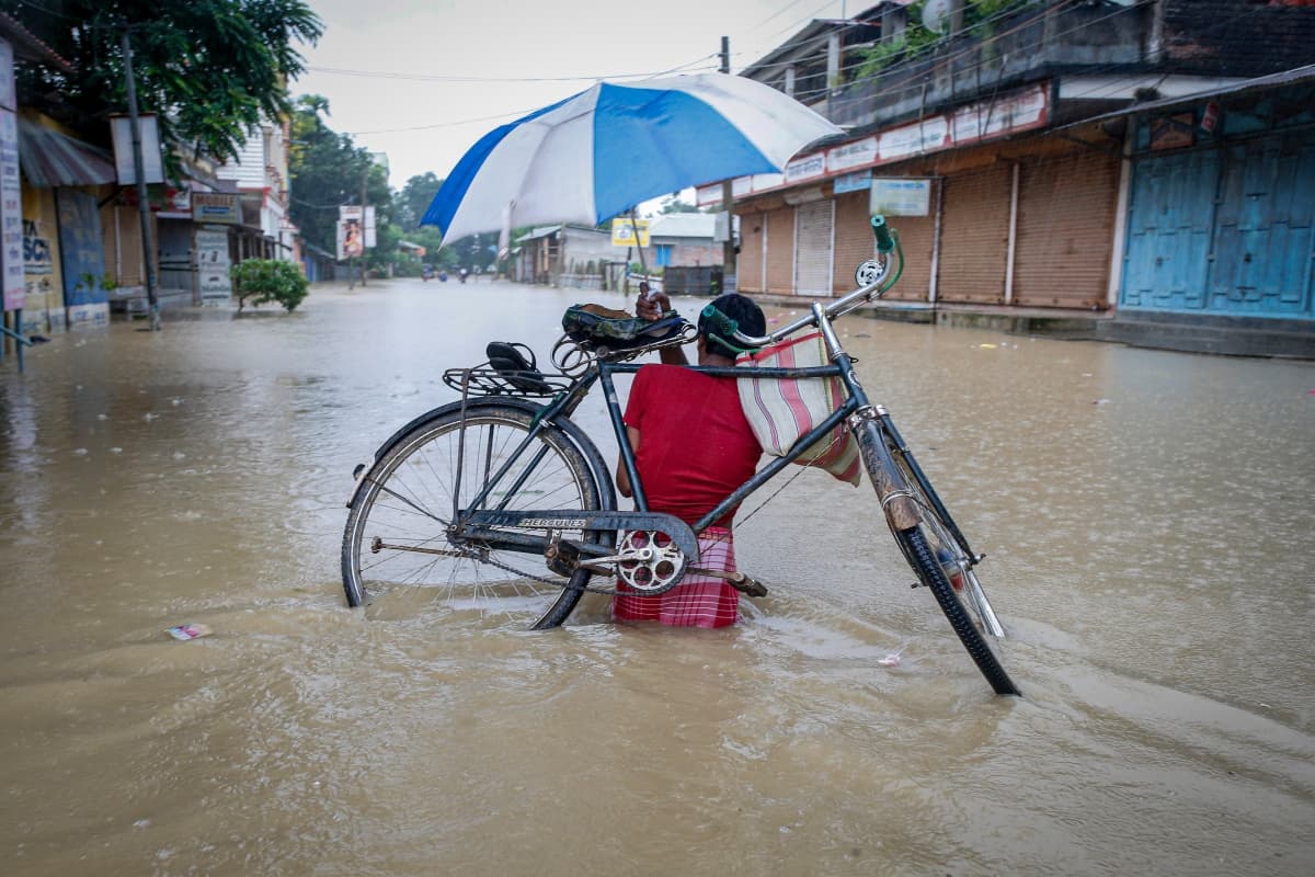 Kal ka Mausam: यूपी में मानसून मेहरबान, 30 से ज्यादा जिलों में दो दिन का अलर्ट, कल इन जिलों में होगी बारिश