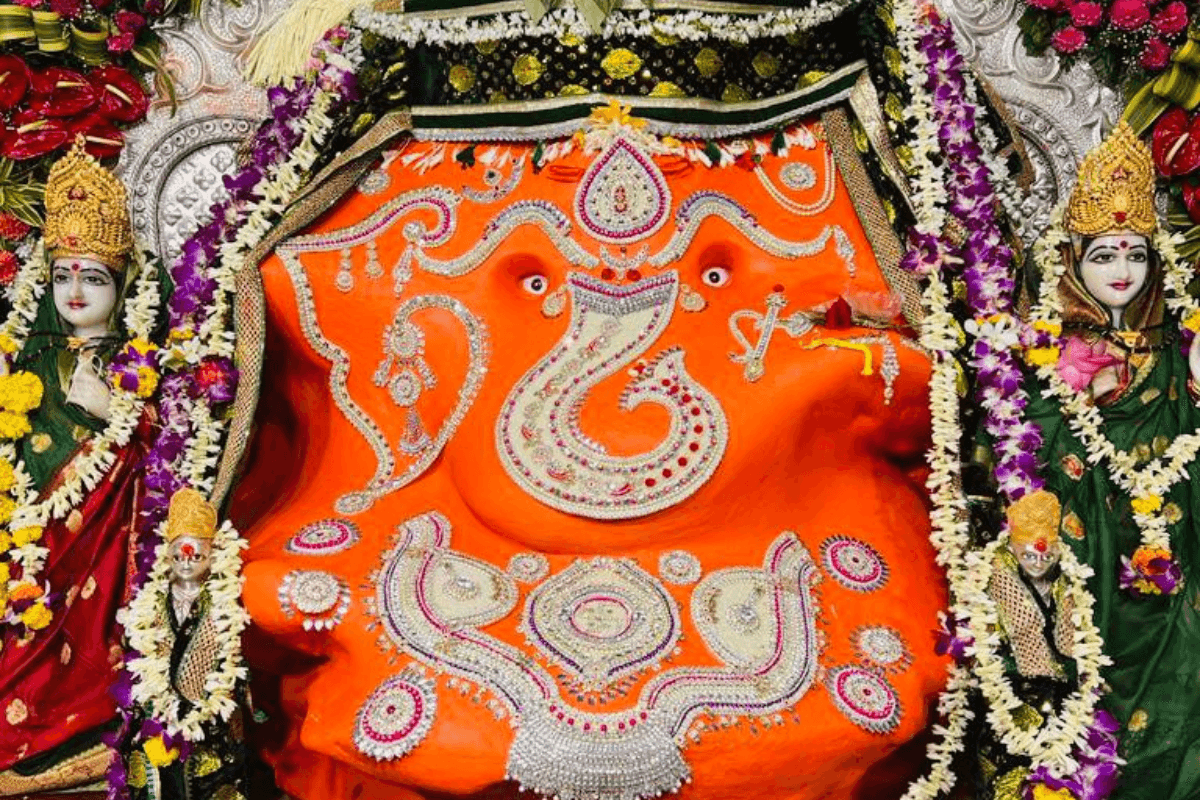 MP Tourism: विश्व प्रसिद्ध है इंदौर का खजराना गणेश मंदिर