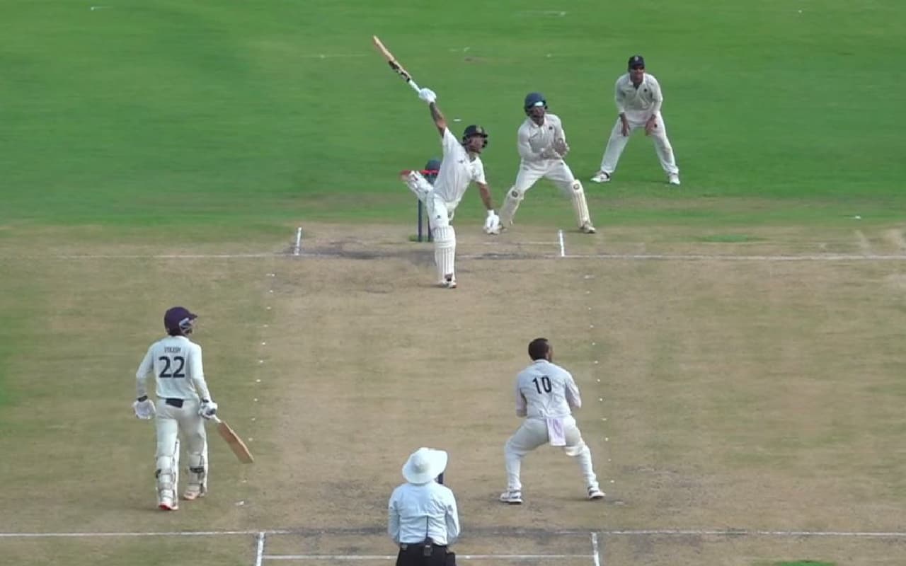 Ishan Kishan ने बैक टू बैक छक्के जड़ पूरा किया शतक, चयनकर्ताओं की बढ़ी टेंशन