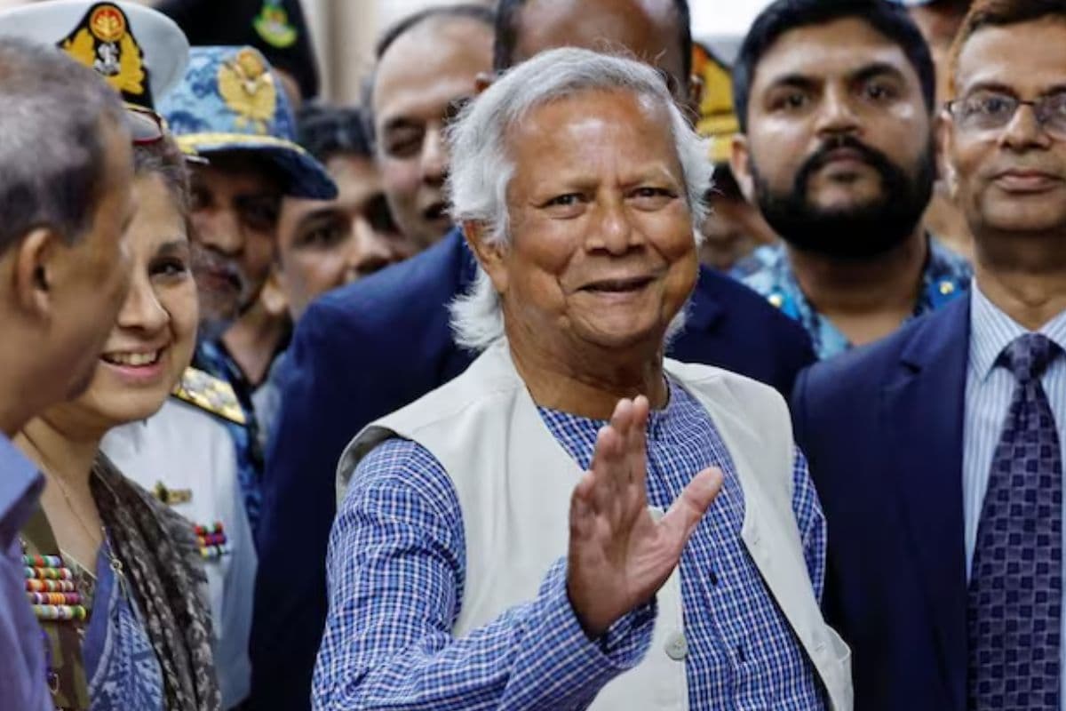 Bangladesh Violence: बांग्लादेशी हिंदू छात्रों से मुलाकात करेंगे मोहम्मद यूनुस, हालात बदलने के आसार
