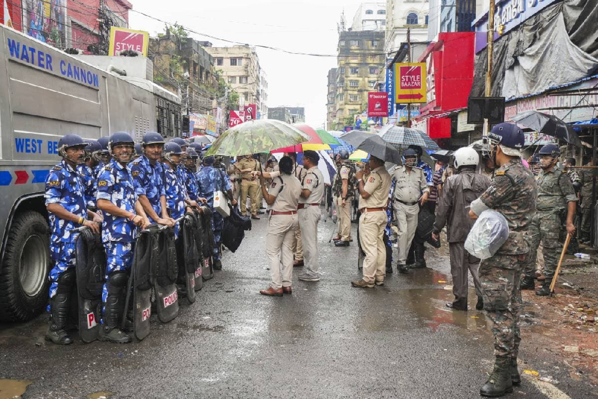 Nabanna Protest Video: छात्रों ने तोड़ी 'लोहे की दीवार', नारों से गूंजा कोलकाता