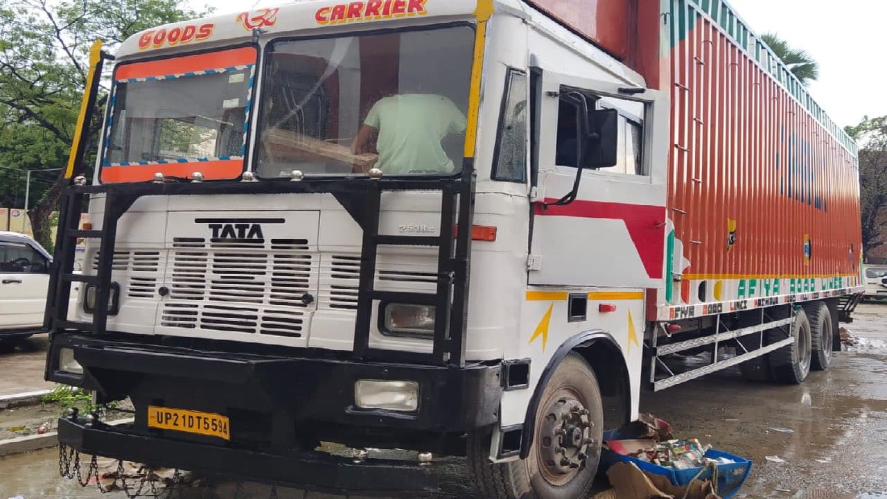 मुजफ्फरपुर में कंटेनर से 414 कार्टन विदेशी शराब बरामद, मौके से कंटेनर जब्त