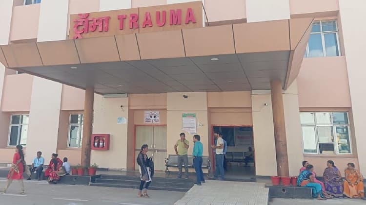 पटना में लूट की घटना के 24 घंटे बाद भी नहीं आया होश, मौत से लड़ रही है ऐश्वर्या