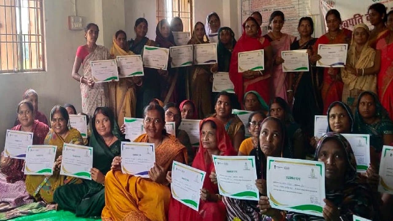 मुजफ्फरपुर की 325 लखपति दीदियों को किया गया सम्मानित, पीएम ने गुंजन से पूछा- क्या काम करती हो दीदी