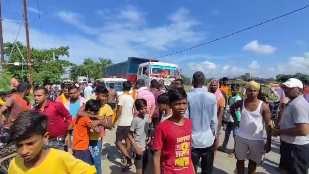 शेखपुरा में करंट लगने से युवक की मौत, ग्रामीणों ने सड़क जाम कर बवाल काटा