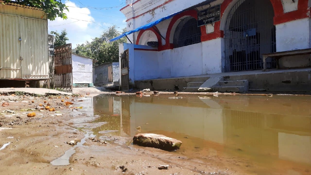 मुजफ्फरपुर में सड़क का हाल बेहाल, स्मार्ट सिटी की योजना पर भी सवाल