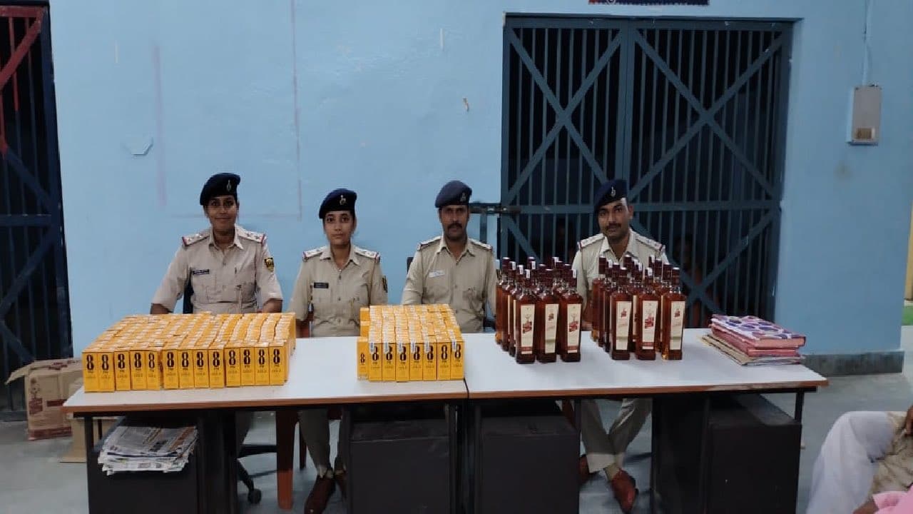 Bihar Liquor Ban: पश्चिम चंपारण में शराब तस्करों का भंडाफोड़, 4 गिरफ्तार यूपी से बिहार लायी जा रही थी शराब