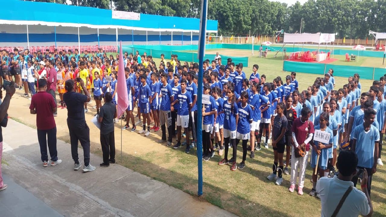 Bihar News: भागलपुर के सेंट टेरेसा स्कूल में वॉलीबॉल टूर्नामेंट का शानदार आगाज