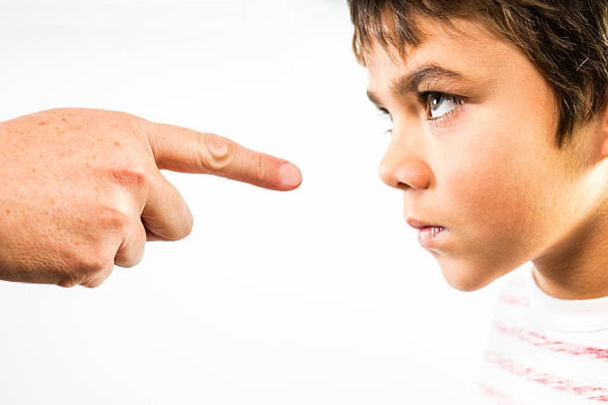 Parenting Tips: बच्चे के बहस करने से हैं परेशान, कैसे सुधारे बुरी आदत, क्या करें ?