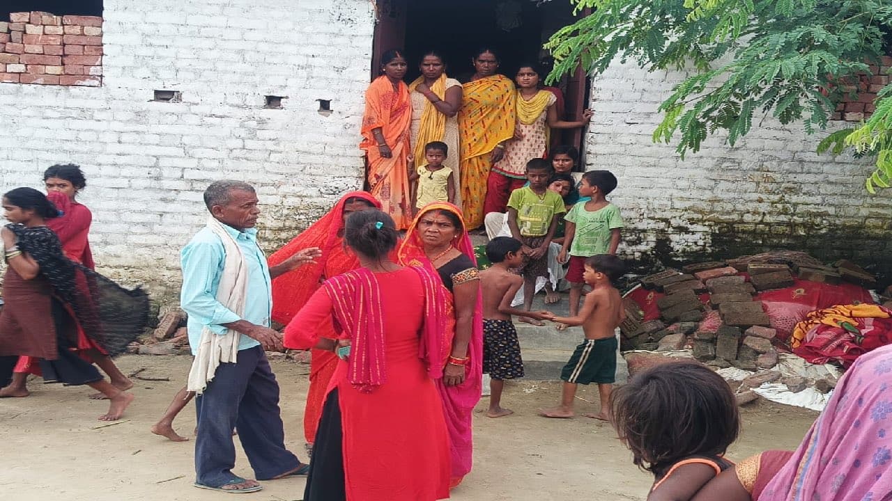 Bihar News: पश्चिम चंपारण में मिठाई की दुकान में मजदूरी कर रहे युवक की संदिग्ध स्थिति में मौत, परिजनों ने हत्या की आशंका जताई