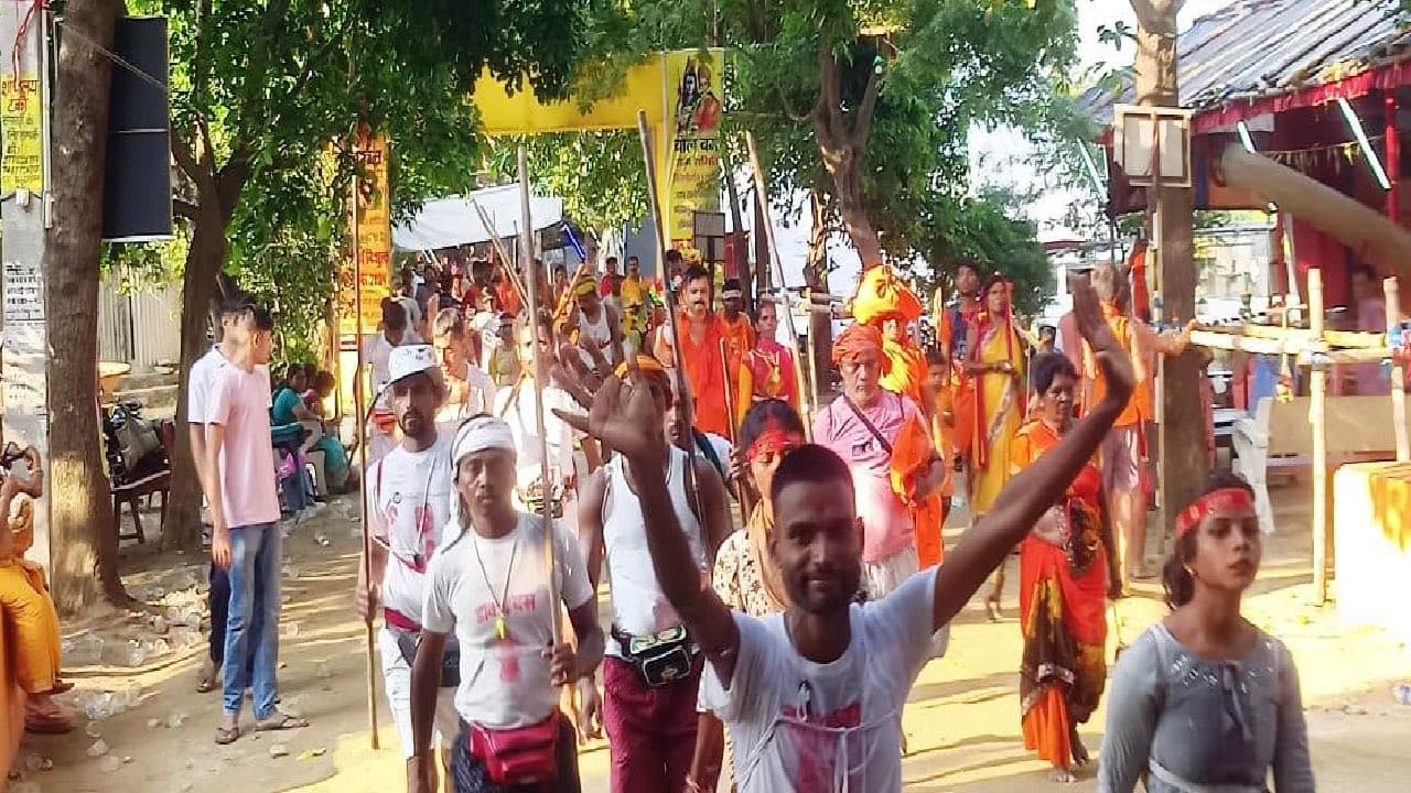 Shravani Mela: श्रावणी अमावस्या पर कांवड़ियों से पटी अजगैवीनगरी, 1.30 लाख श्रद्धालु महादेव को रिझाने चले
