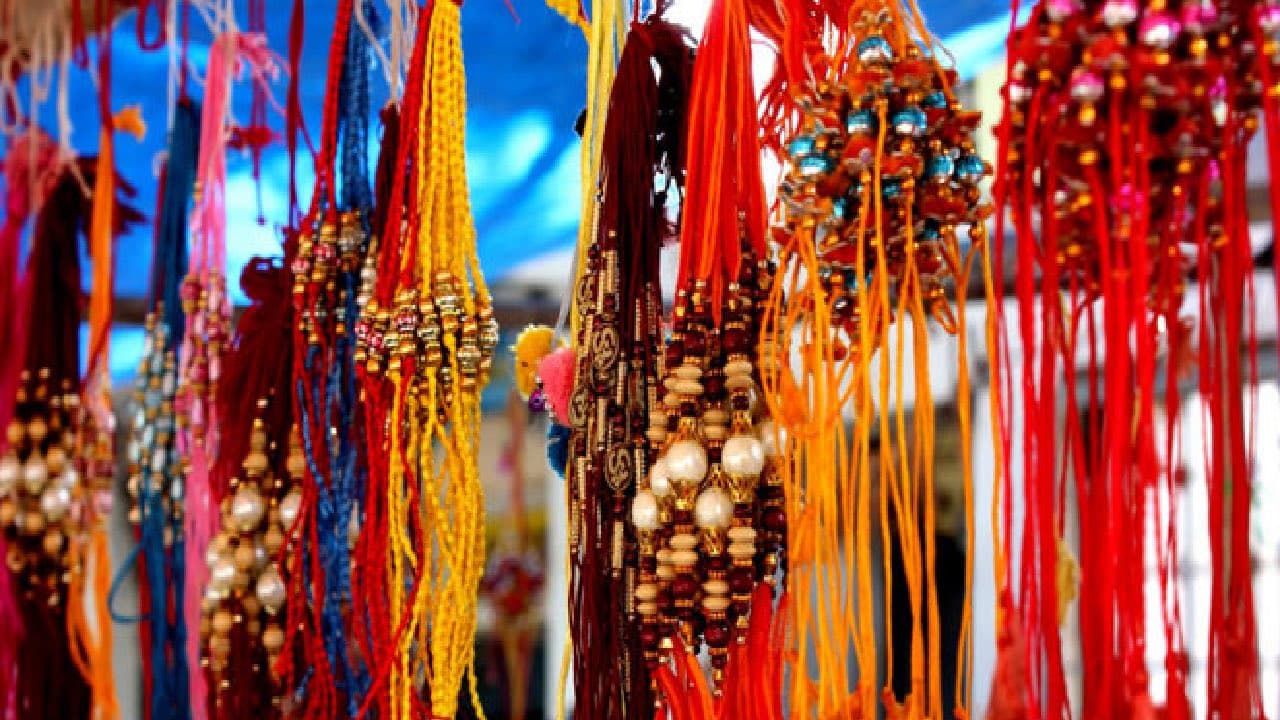 पीएम मोदी को गया की छात्राएं भेजेंगी अपने हाथ से बनायी राखी, अब तक 5000 राखियां तैयार