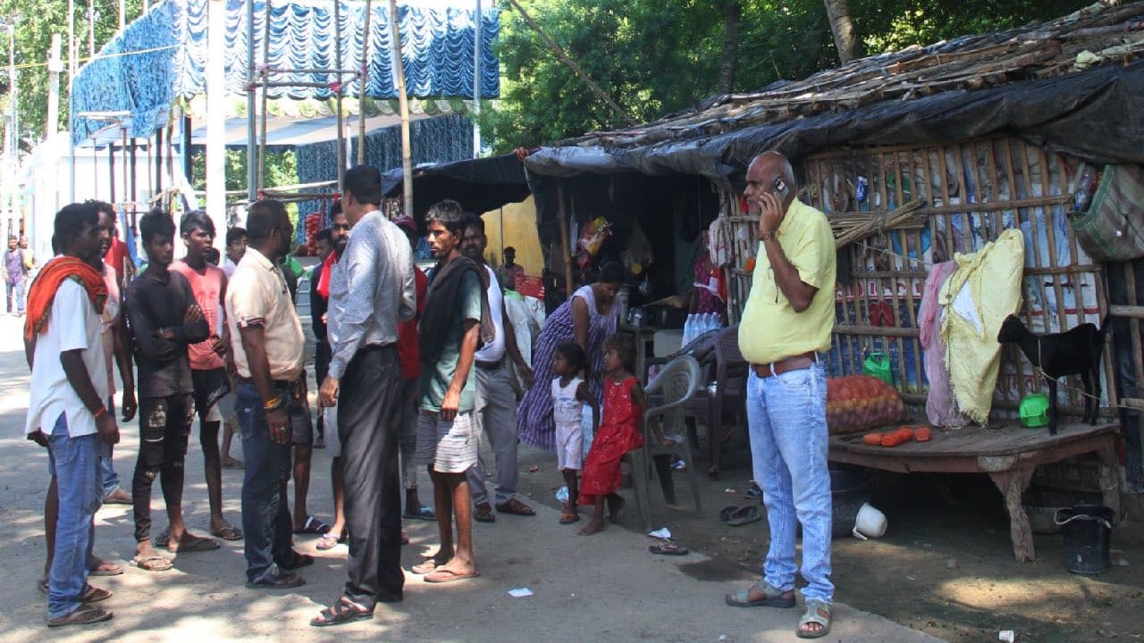 भागलपुर में मुसहरी घाट की करायी सफाई, परेशानी पैदा कर रहे होर्डिंग्स को भी हटाया