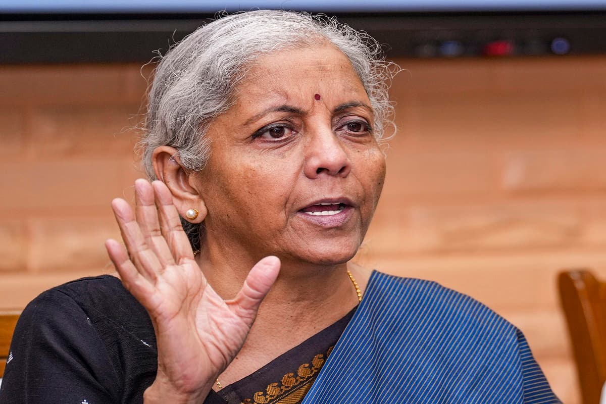 बांग्लादेश संकट की जद में भारत का टेक्सटाइल सेक्टर, वित्त मंत्री निर्मला सीतारमण को जल्द सुधार आने की उम्मीद