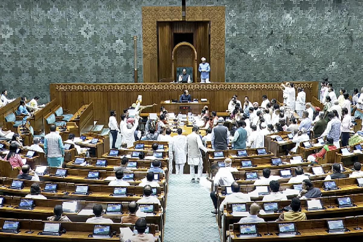 Parliament: विपक्ष के हंगामे के कारण चौथे दिन भी सदन में नहीं हुआ कामकाज