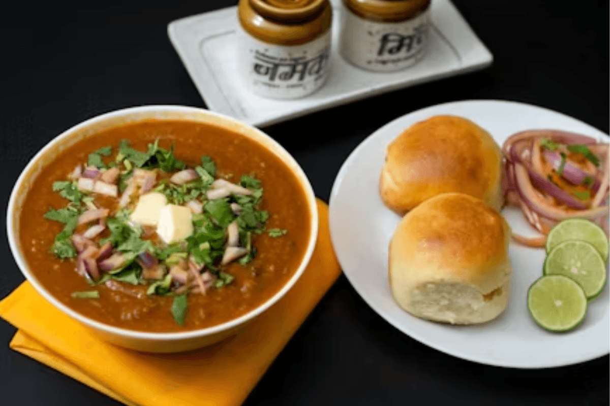 Travel Tips: खाने के है शौकीन तो ये जगहें कर देंगी आपको खुश