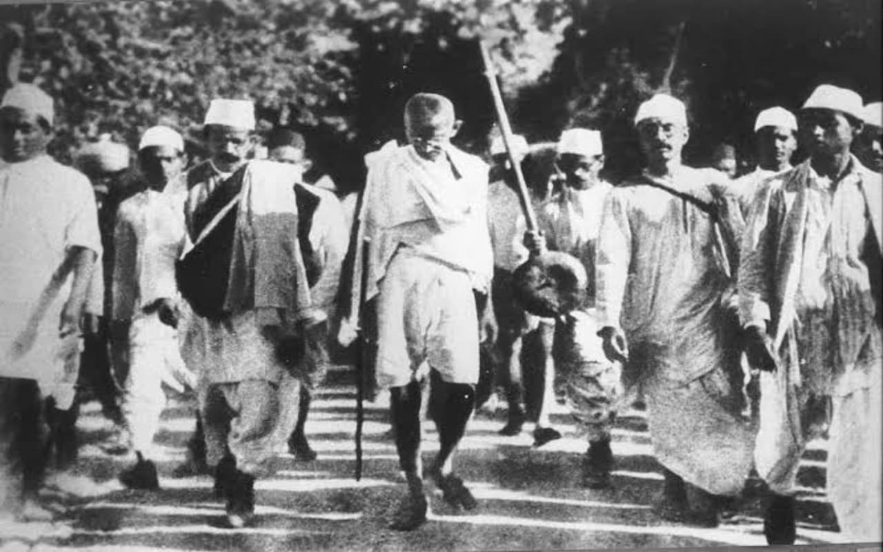 भारत छोड़ो आंदोलन से घबराकर अंग्रेजों ने कर लिया था गांधी जी को गिरफ्तार, जेल में बापू ने झेला था सबसे बड़ा दुख