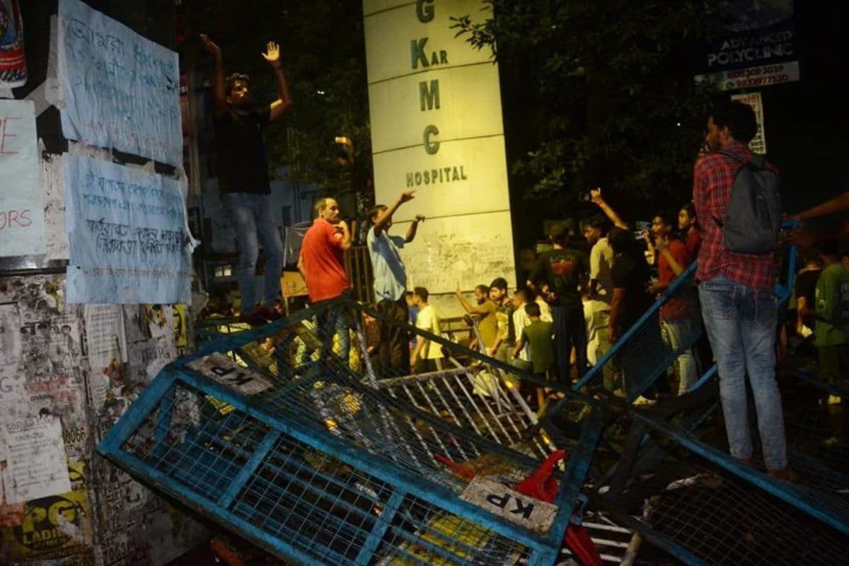 R G Kar Hospital Incident : कोलकाता के आरजी कर अस्पताल में तोड़फोड़ के मामले में 19 लोग गिरफ्तार