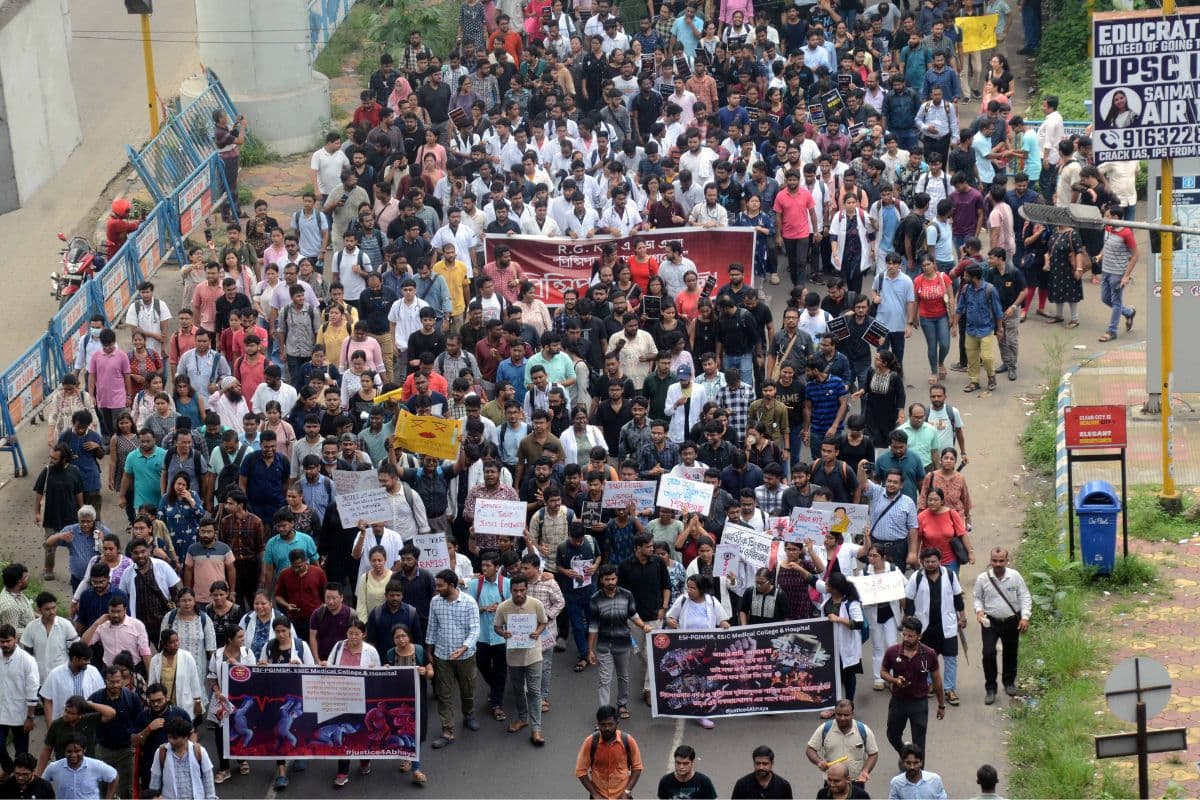 Kolkata Doctor Murder : आरजी कर कांड के खिलाफ 13वें दिन भी चिकित्सकों की हड़ताल जारी