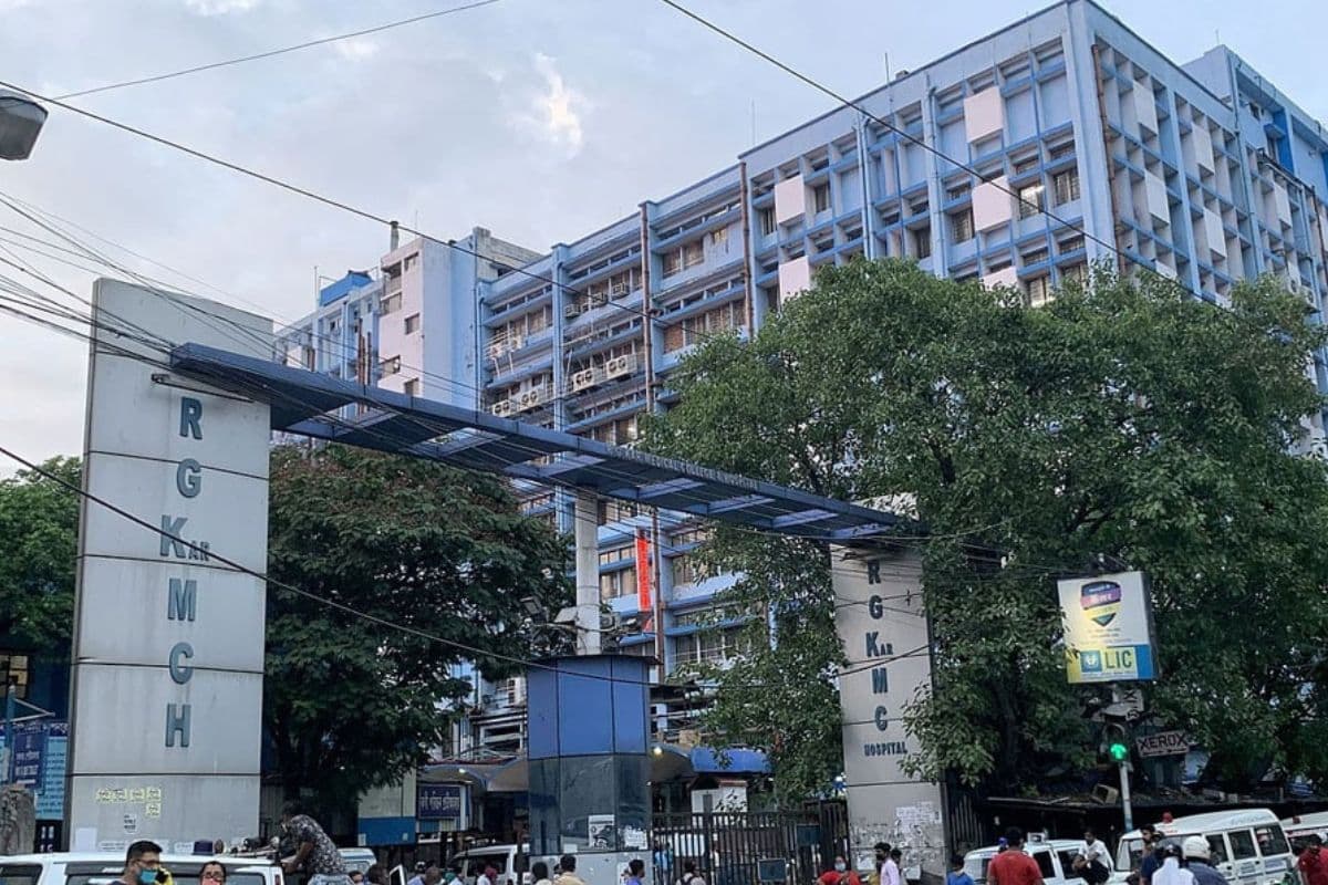 Kolkata Doctor Murder : कोलकाता अस्पताल में एनसीडब्ल्यू की टीम ने किया दौरा