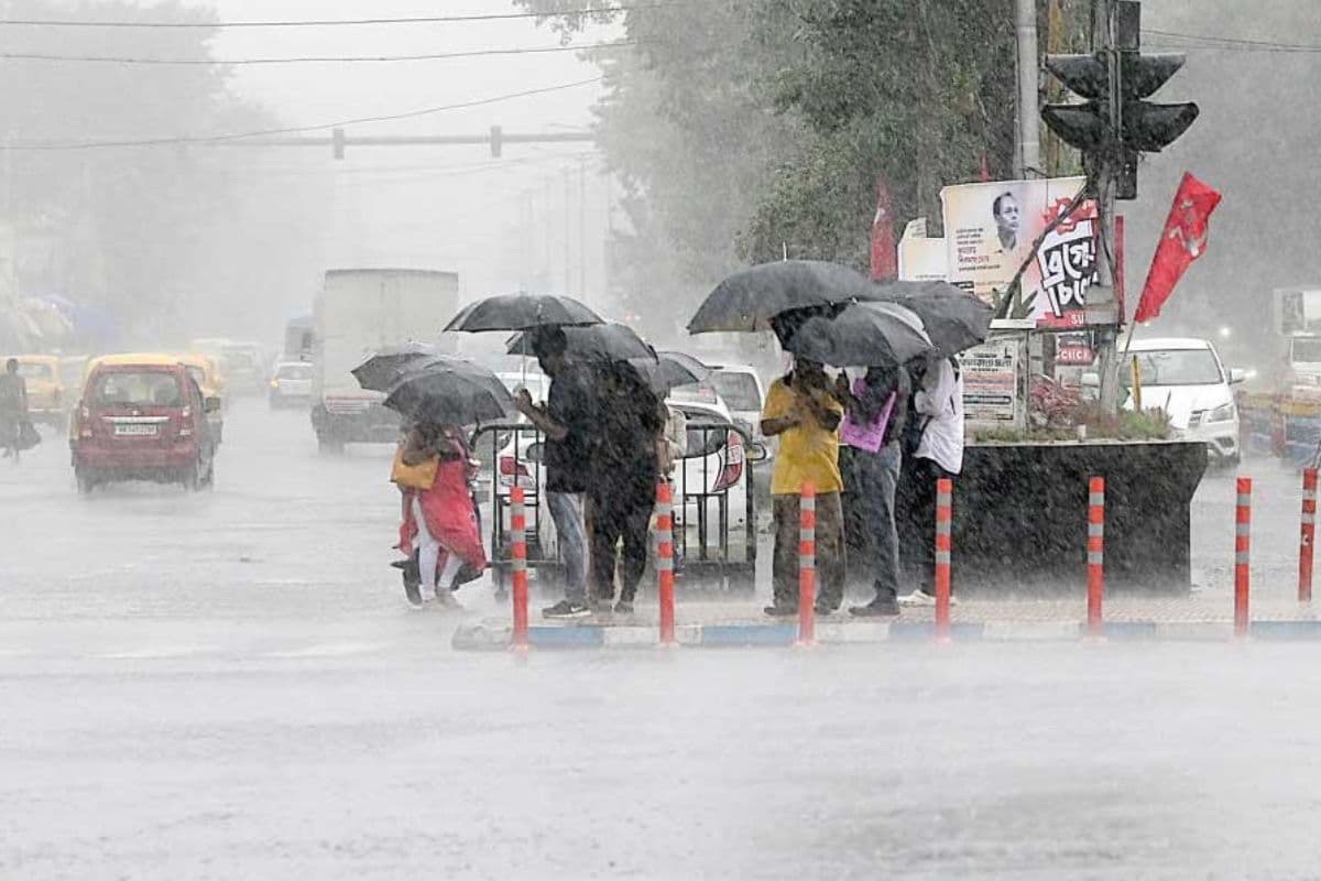 Bengal Weather Forecast : कोलकाता समेत जिलाें में लगातार जारी बारिश से बढ़ रही मुश्किलें
