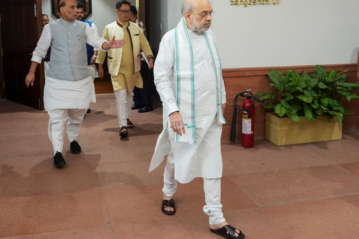 Bangladesh Violence: बांग्लादेश में हिंदुओं पर हमला, BJP-RSS की राजनाथ सिंह के आवास पर बड़ी बैठक